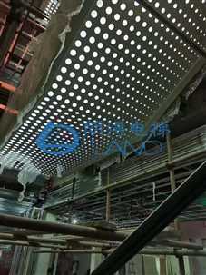 铝单板＋透光板扶梯外包现场实拍，高档商场首??！